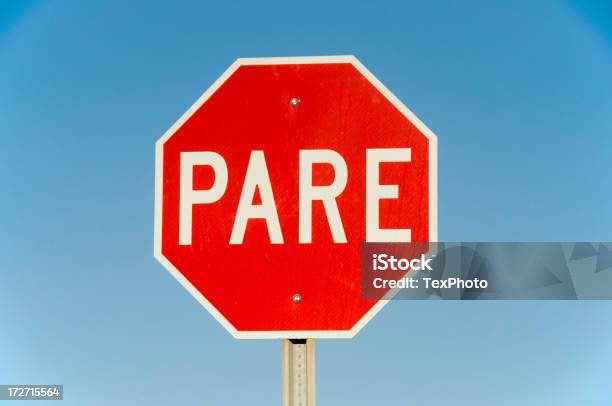 Foto de Pare Espanhol Placa De Pare e mais fotos de stock de Sinal - Sinal, Azul, Branco