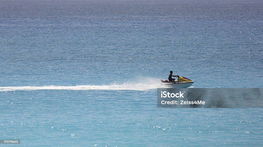 Jetskier riscos para o azul turquesa do Caribe - Foto de stock de Embarcação Pessoal royalty-free