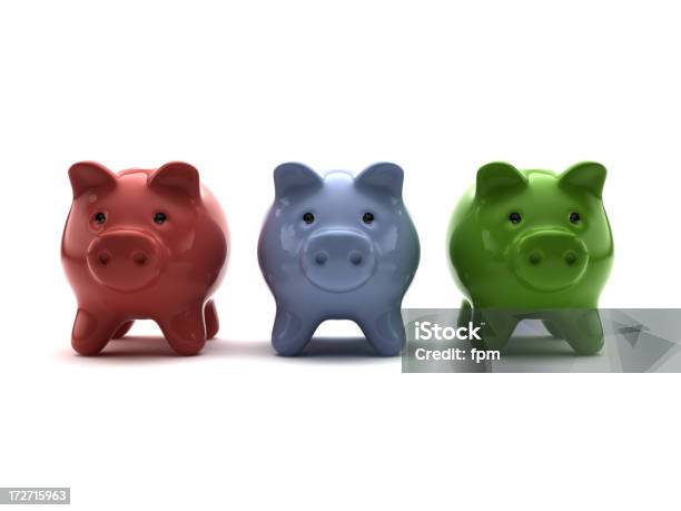 Drei Piggy Banken Stockfoto und mehr Bilder von Drei Gegenstände - Drei Gegenstände, Sparschwein, Bankkonto