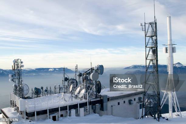 Photo libre de droit de Communication Globale banque d'images et plus d'images libres de droit de Antenne-relais de téléphone mobile - Antenne-relais de téléphone mobile, Hiver, Scène rurale