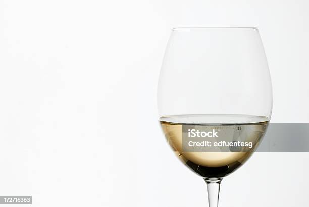 Vino Blanco Con Espacio De Copia Foto de stock y más banco de imágenes de Bebida alcohólica - Bebida alcohólica, Comidas y bebidas, Copa de Vino