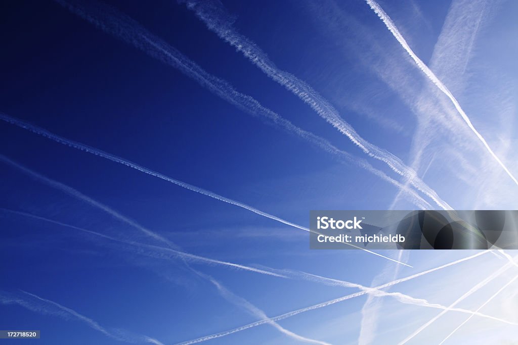 Contrail Hintergrund - Lizenzfrei Kondensstreifen Stock-Foto