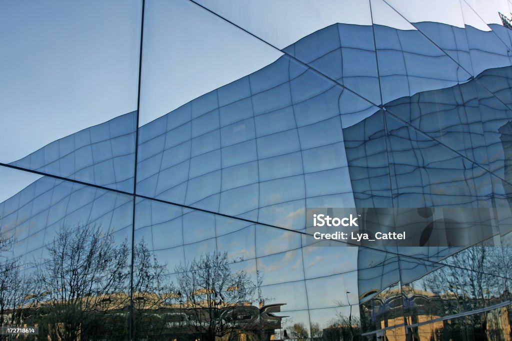 Reflejo en edificio de oficinas # 8 - Foto de stock de Abstracto libre de derechos