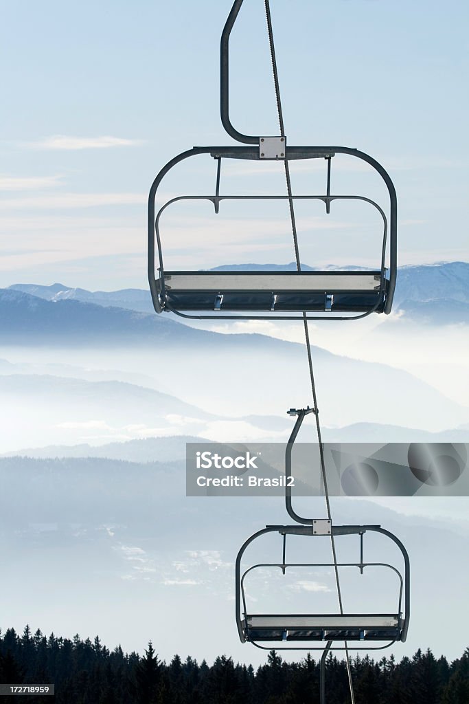Un ascensor de esquí - Foto de stock de Telesilla libre de derechos