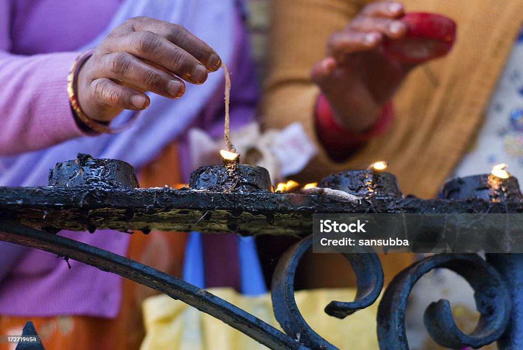 ritual de iluminação - Foto de stock de Índia royalty-free