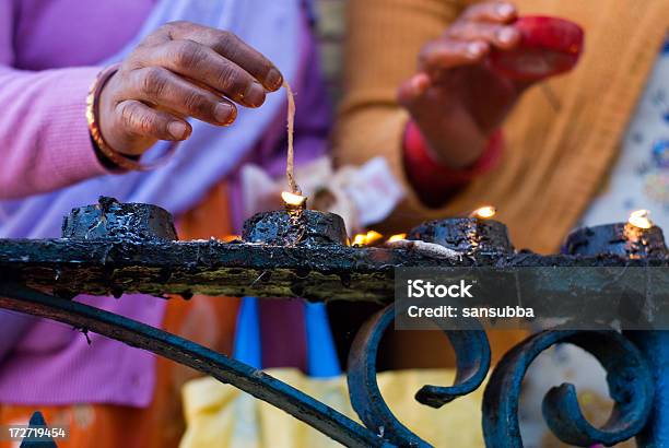 Foto de Ritual De Iluminação e mais fotos de stock de Índia - Índia, Acontecimentos da Vida, Brâmane