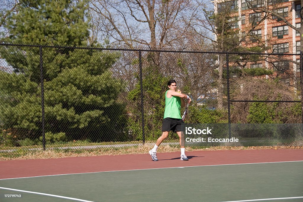 Tenis Forhend przez młoda profesjonalny zawodnik - Zbiór zdjęć royalty-free (Czynność)