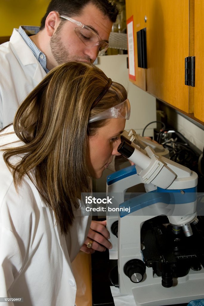 Laboratorio di scienze - Foto stock royalty-free di Adulto