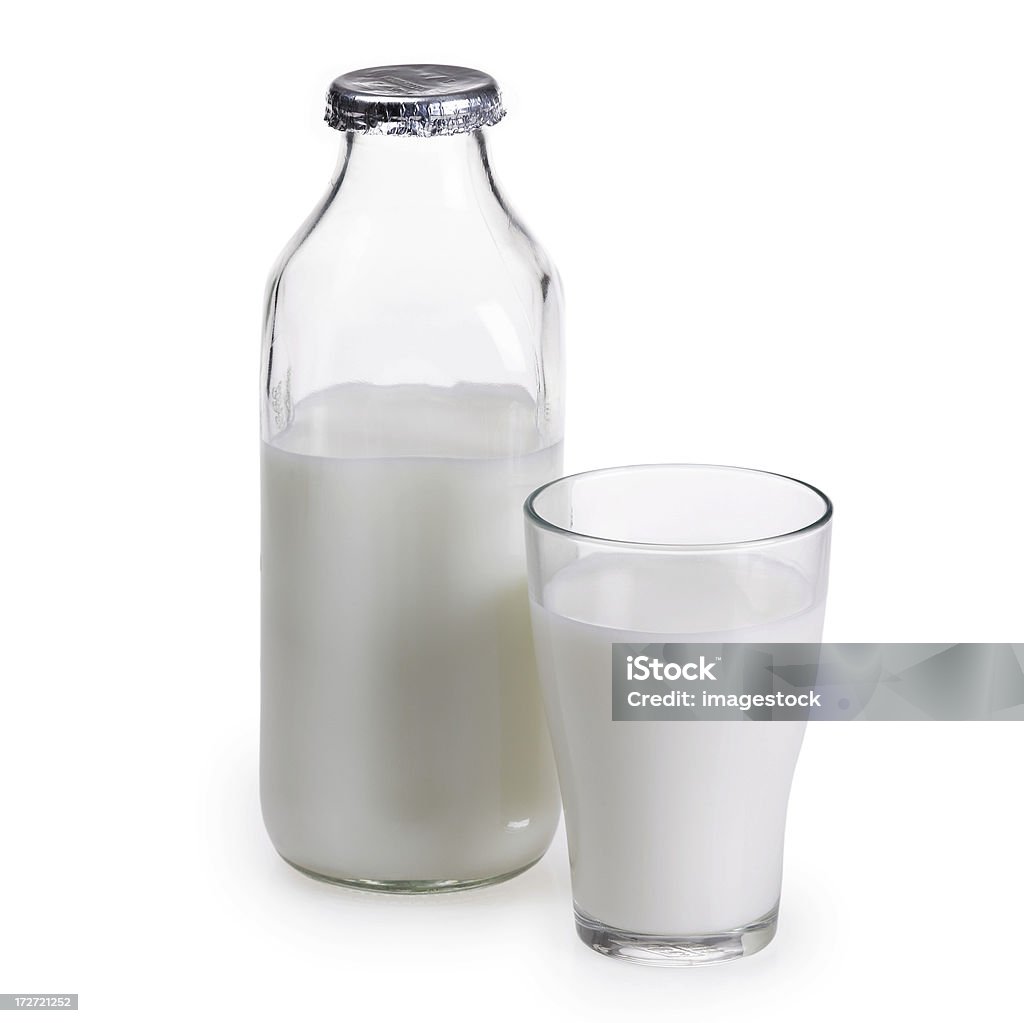 Botella y vaso de leche - Foto de stock de Bebida libre de derechos