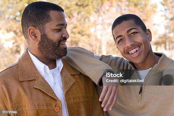 父と彼の 10 代の息子 - 14歳から15歳のストックフォトや画像を多数ご用意 - 14歳から15歳, アフリカ民族, アフリカ系アメリカ人