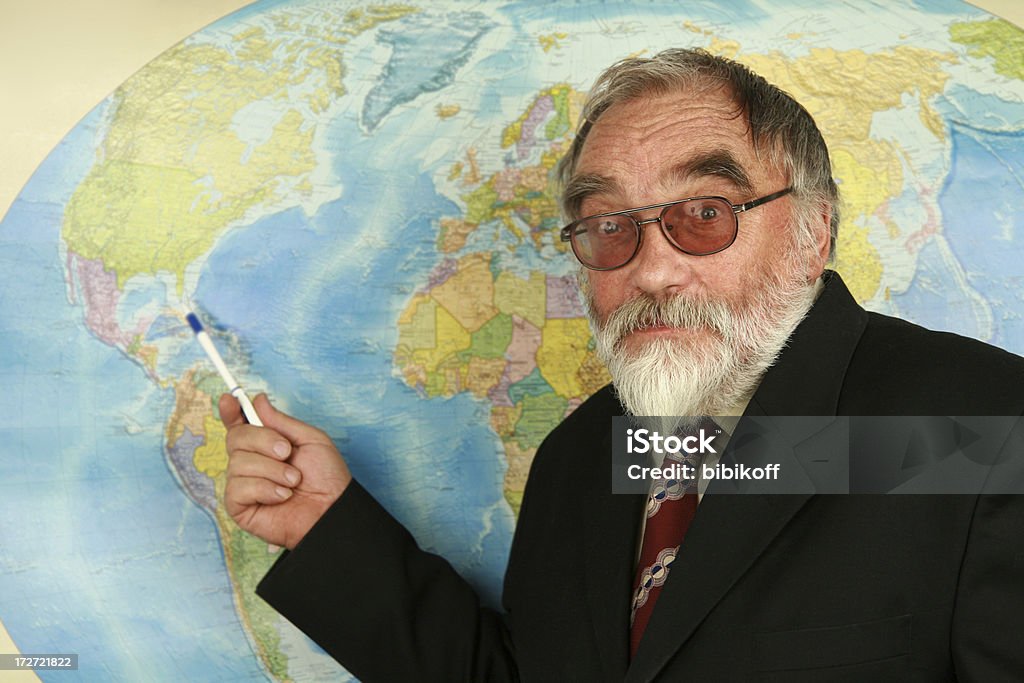 Учитель географии - Стоковые фото 60-69 лет роялти-фри