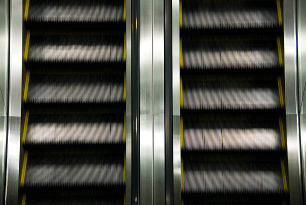 에스컬레이터를 움직임감지 - escalator automated built structure moving down 뉴스 사진 이미지