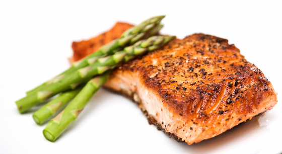 Grill salmon and asparagus