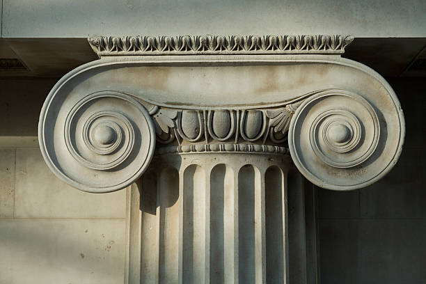 przewijać kamienne kolumny. - ancient past art carving zdjęcia i obrazy z banku zdjęć