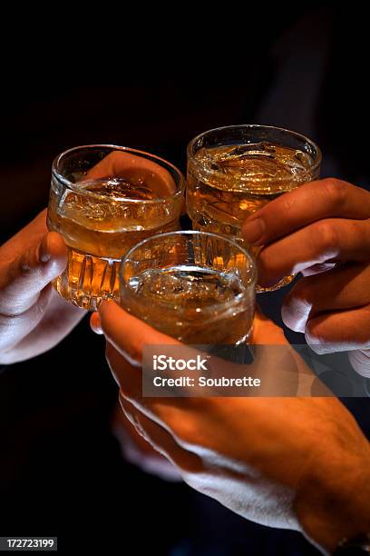 Foto de Saúde e mais fotos de stock de Brinde - Brinde, Whisky, Bar