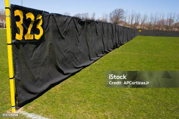 Cerca Do Campo De Basebol - Fotografias de stock e mais imagens de Bola Fora - Bola Fora, Campo de Basebol, Cerca