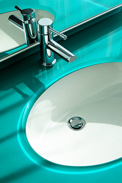 モダンな washbassin 、フォーセット、ミラー - bathroom bathroom sink sink design ストックフォトと画像