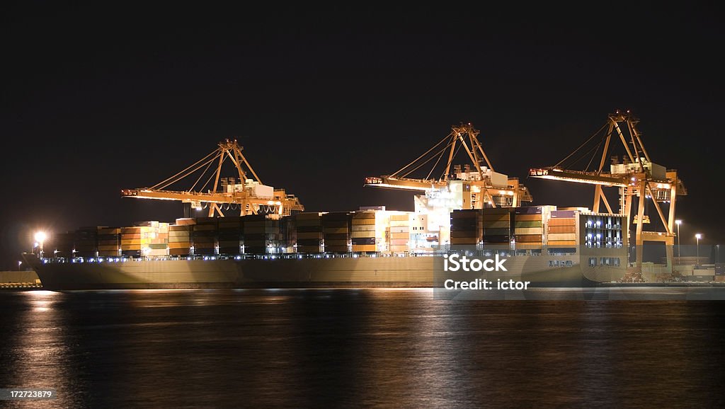 Nave mercantile a notte - Foto stock royalty-free di Acqua
