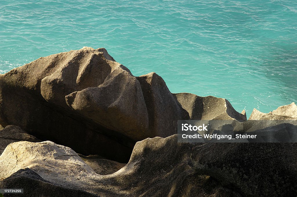 Rochers et mer à Anse Patates vert - Photo de Destination de voyage libre de droits