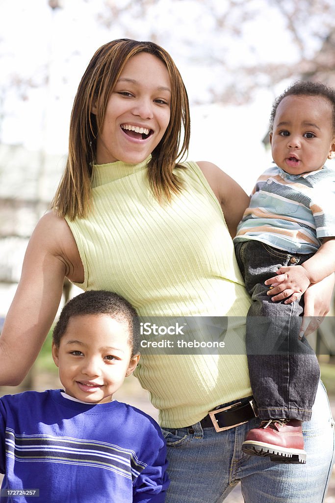 african american famiglia - Foto stock royalty-free di Famiglia con due figli