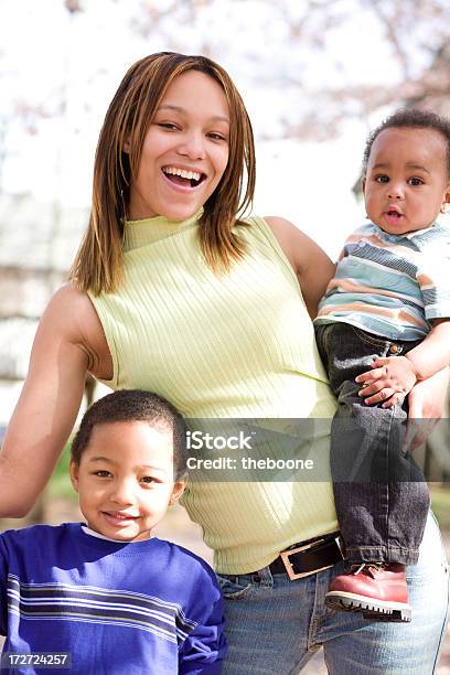 African American Famiglia - Fotografie stock e altre immagini di Famiglia con due figli - Famiglia con due figli, Madre single, 25-29 anni