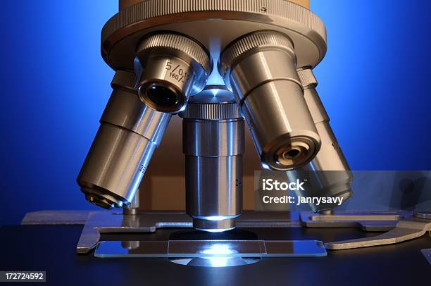 Microscópio - Fotografias de stock e mais imagens de Microscópio - Microscópio, Cristalino, Lente