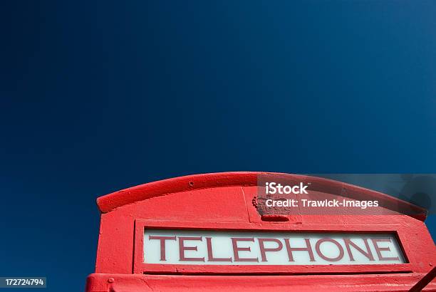 Cabine De Telefone Vermelho 3 - Fotografias de stock e mais imagens de Azul - Azul, Cabina de Telefone Público, Cabina telefónica vermelha
