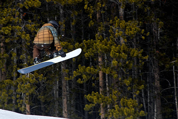 snowboarder luft - ski jumping snowboarding snowboard jumping stock-fotos und bilder