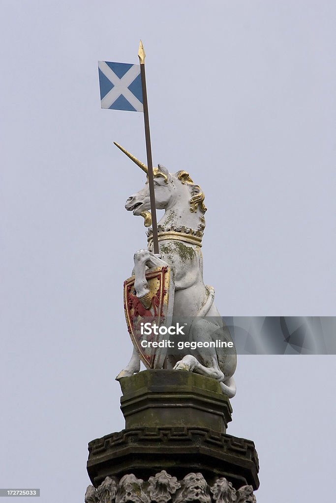 ユニコーンの像、スコットランドの旗 - ユニコーンのロイヤリティフリーストックフォト