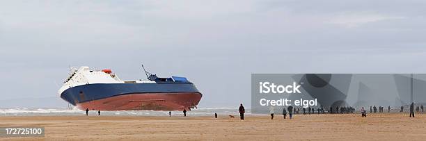 Ir Avançar - Fotografias de stock e mais imagens de Encalhado - Encalhado, Navio Cargueiro, Blackpool