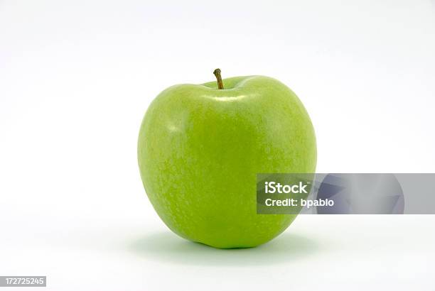 Jabłko Granny Smith - zdjęcia stockowe i więcej obrazów Jabłko - Jabłko, Zielony kolor, Neutralne tło