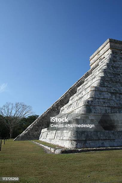 Chichen Itza El Castillo - Fotografias de stock e mais imagens de América Latina - América Latina, Arcaico, Arte