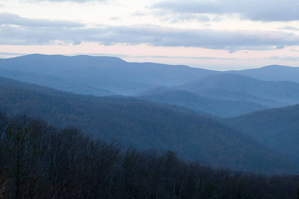 istock Blue Ridge Mountains - Shenandoah River Valley 172725438