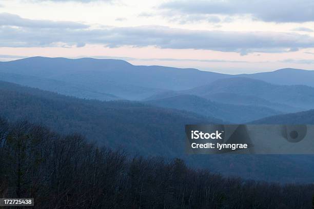 Montanhas Blue Ridgevale Do Rio Shenandoah - Fotografias de stock e mais imagens de Anoitecer - Anoitecer, Ao Ar Livre, Appalachia