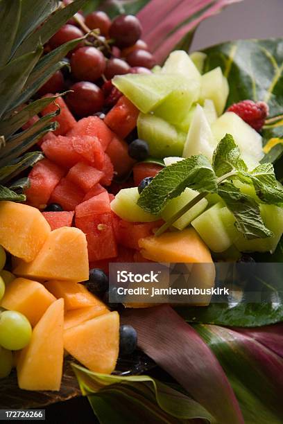 Bandeja Grande Con Frutas Foto de stock y más banco de imágenes de Alimento - Alimento, Amarillo - Color, Antioxidante