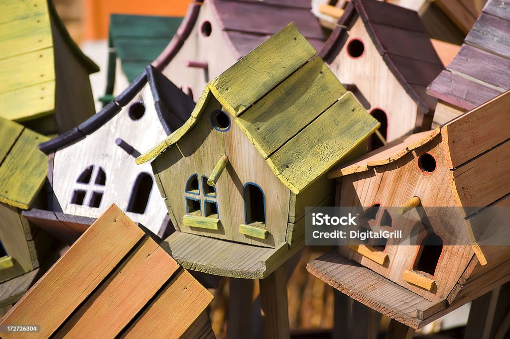 Affluence maisons - Photo de Cabane à oiseaux libre de droits