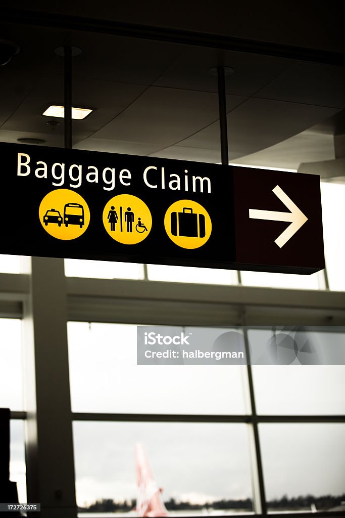 El área de reclamo de equipaje del aeropuerto - Foto de stock de Aeropuerto libre de derechos