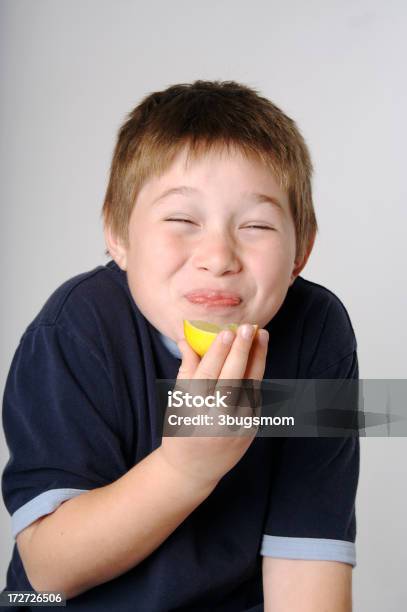 Foto de É Realmente Sour e mais fotos de stock de Fazer Biquinho - Fazer Biquinho, Sabor azedo, Limão amarelo