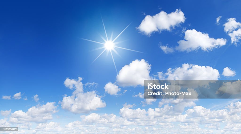 Blauer Himmel und weiße Wolken XXXL (Panorama - Lizenzfrei Blau Stock-Foto