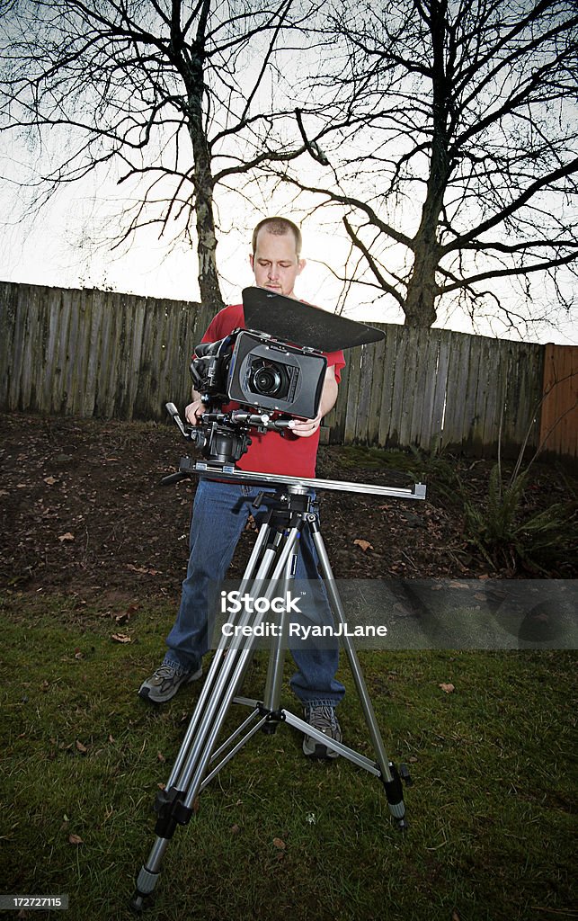 Homme avec un appareil photo numérique professionnel - Photo de Adulte libre de droits