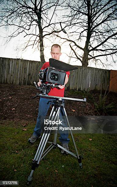 Photo libre de droit de Homme Avec Un Appareil Photo Numérique Professionnel banque d'images et plus d'images libres de droit de Adulte