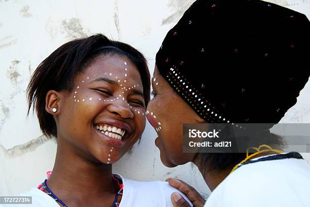 家族で笑い - コーサ文化のストックフォトや画像を多数ご用意 - コーサ文化, 南アフリカ共和国, 女性