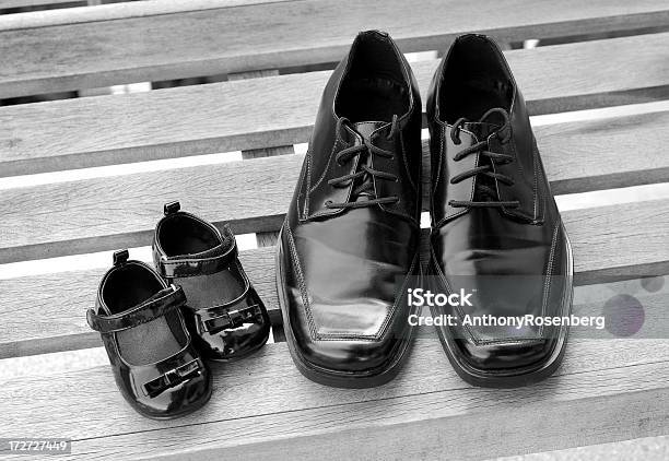 Fathers Day Stockfoto und mehr Bilder von Eleganter Schuh - Eleganter Schuh, Groß, Klein