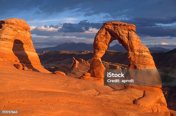 Foto de Delicate Arch Em Noites Quentes De Iluminação e mais fotos de stock de Delicate Arch - Delicate Arch, Destino turístico, EUA