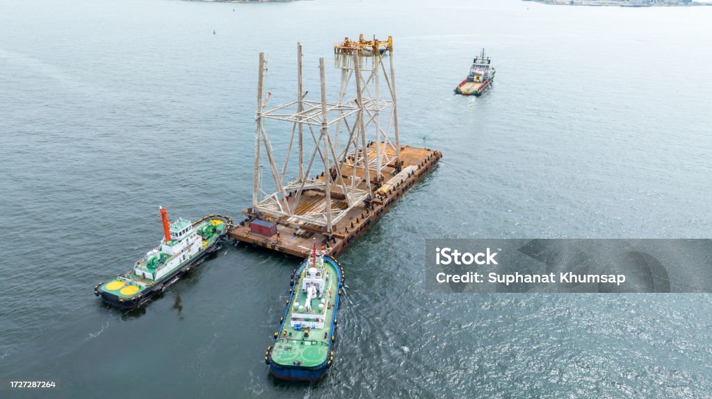 Oil Rig Tugboat Tugboat Pull Big Construction On Ship Tender Drilling Oil Rig On Barge ...