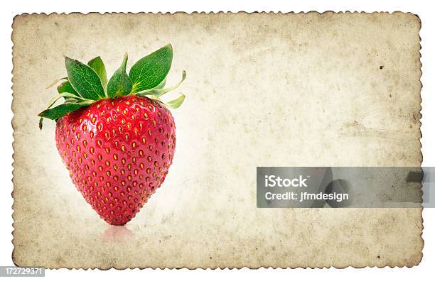 Erdbeergrungeframe Stockfoto und mehr Bilder von Blatt - Pflanzenbestandteile - Blatt - Pflanzenbestandteile, Dessert, Erdbeere