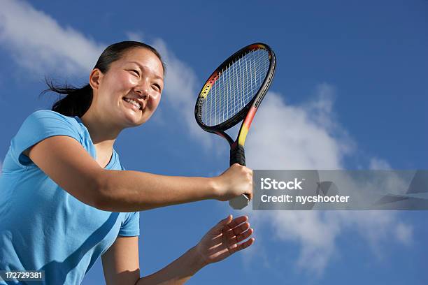 Foto de Feliz Jogador De Tênis e mais fotos de stock de Tênis - Esporte de Raquete - Tênis - Esporte de Raquete, Brincar, Mulheres