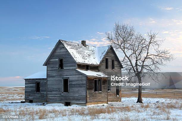 Abandonada Casa - Fotografias de stock e mais imagens de Ao Ar Livre - Ao Ar Livre, Apodrecer, Arquitetura