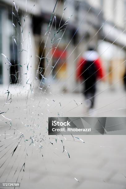 Broken Fenster Stockfoto und mehr Bilder von Beschädigt - Beschädigt, Fotografie, Frustration