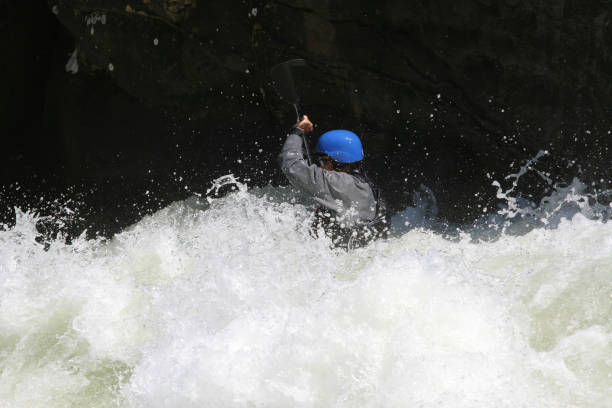 синий - white water atlanta kayak rapid kayaking стоковые фото и изображения